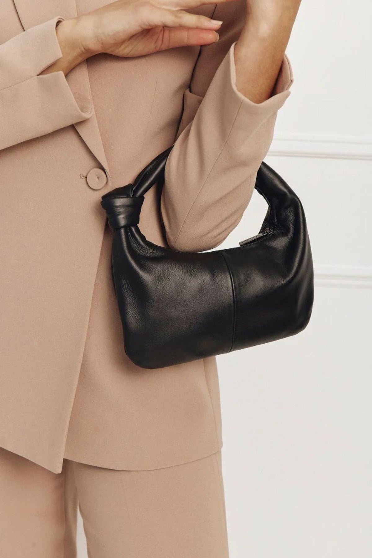 Allegra Mini Knot Crescent | Black